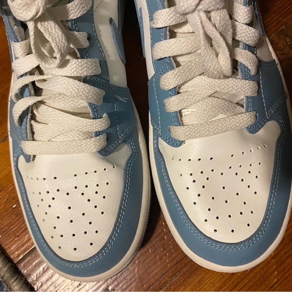 Jordan Blue and White Sneakers - Picture 5 of 8